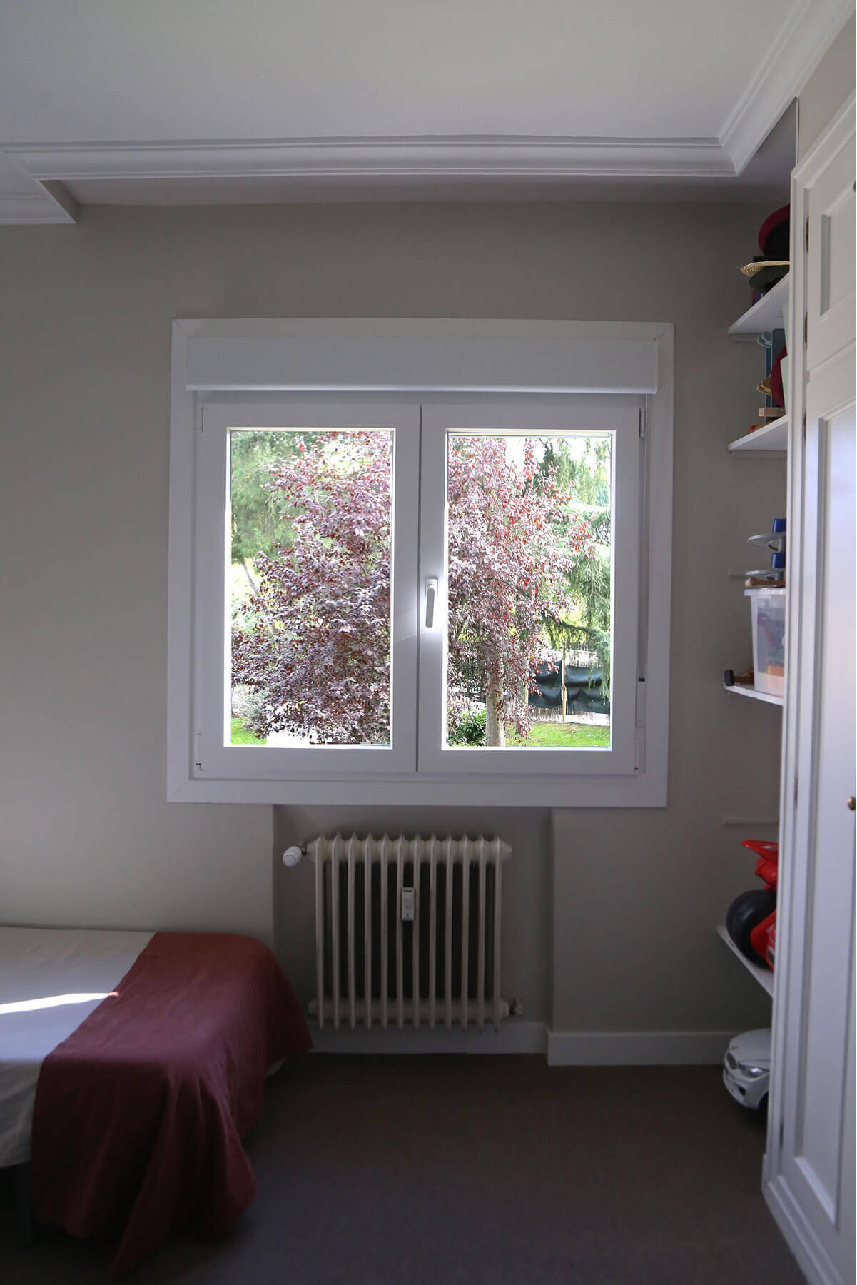 Doble ventana instalada en habitación